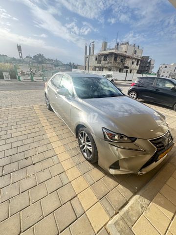 מודעת רכב לקסוס IS
