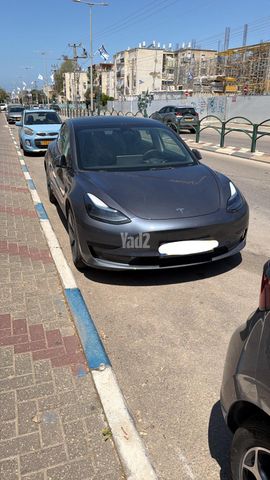 מודעת רכב טסלה מודל 3
