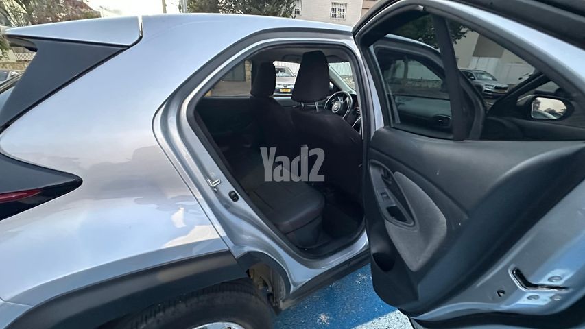 מודעת רכב טויוטה יאריס קרוס