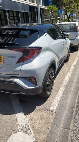 מודעת רכב טויוטה C-HR