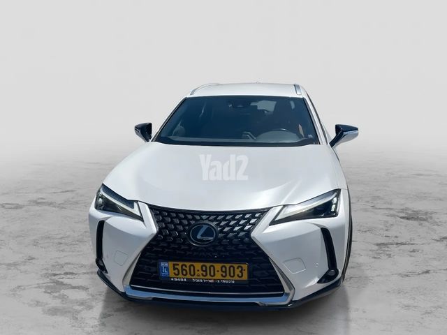 מודעת רכב לקסוס UX