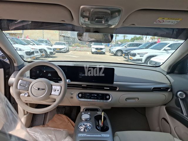 מודעת רכב ג'נסיס GV70 2