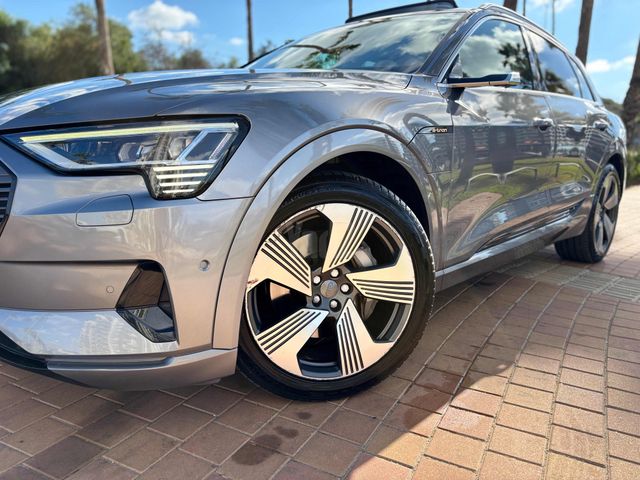 מודעת רכב אאודי E-tron 3