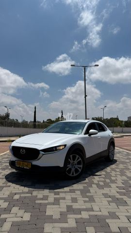 מודעת רכב מאזדה CX-30