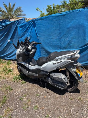 מודעת רכב סאן יאנג קרוזים 300