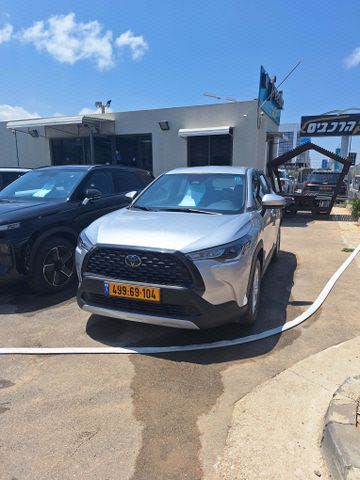 מודעת רכב טויוטה קורולה קרוס