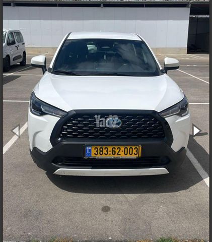 מודעת רכב טויוטה קורולה קרוס