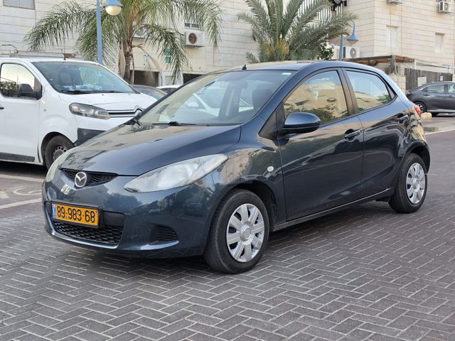 מודעת רכב מאזדה 2