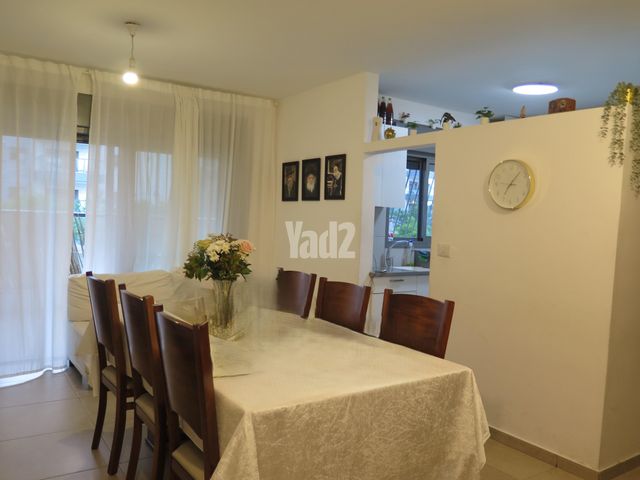 אחדות 16