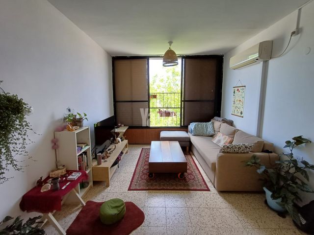 עזרא 25