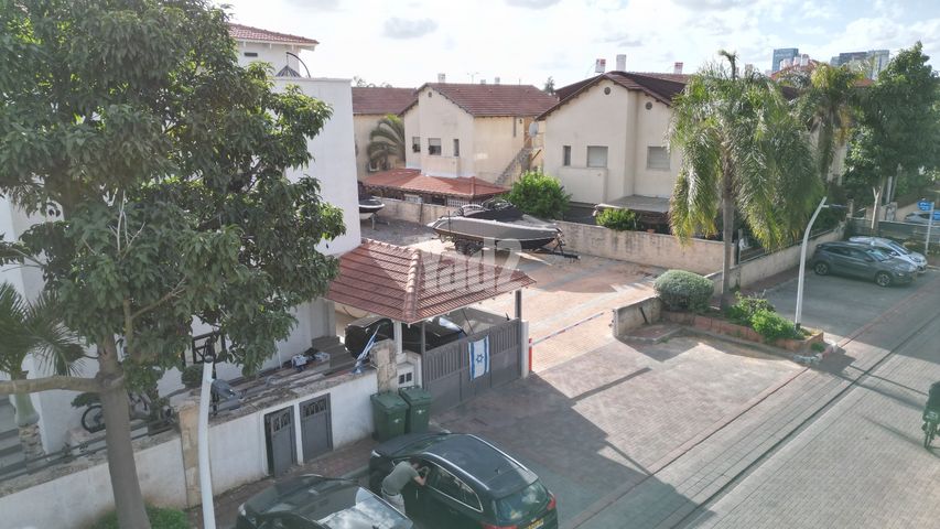 השלום 128