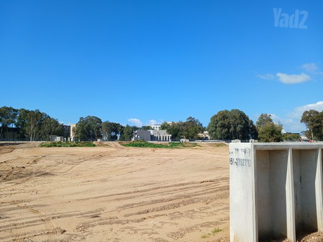 מגרשים