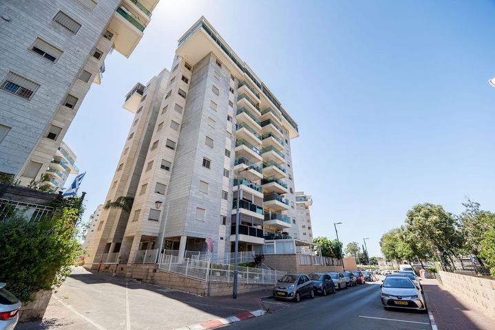 הסופר 4