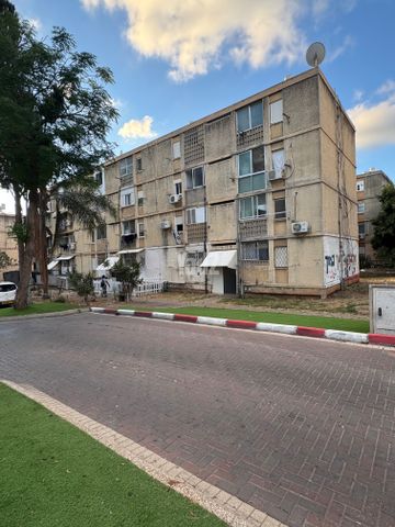החסידה 11