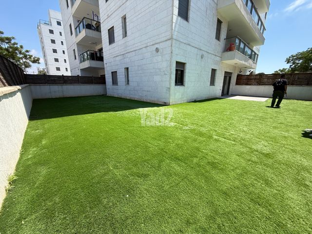 אפרים צור 