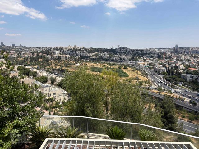 דירת גן להשכרה בירושלים (תיווך) — 4