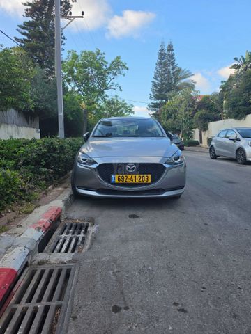 מודעת רכב מאזדה 2