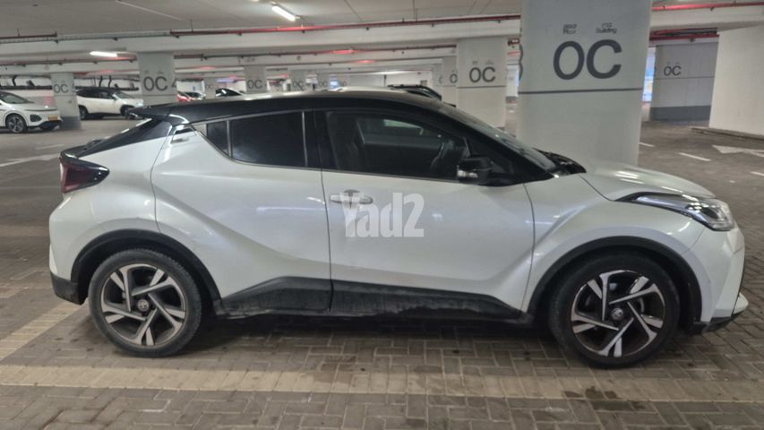 מודעת רכב טויוטה C-HR