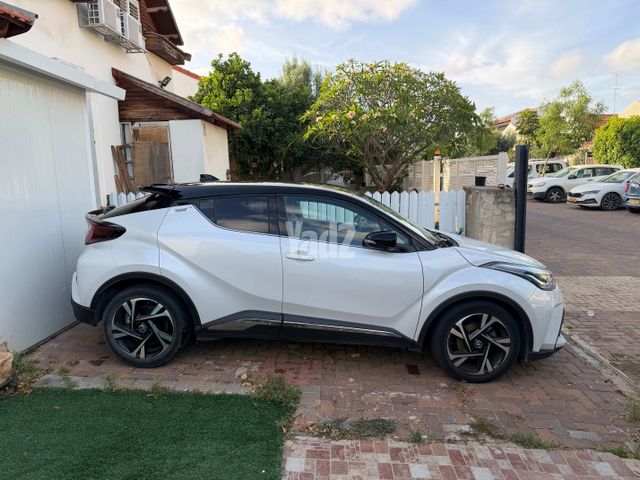 מודעת רכב טויוטה C-HR