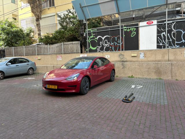 מודעת רכב טסלה מודל 3