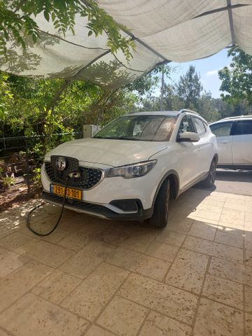 מודעת רכב אם ג'י ZS