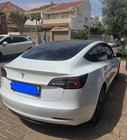 מודעת רכב טסלה מודל 3