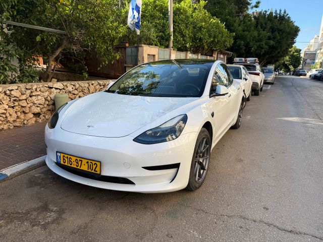מודעת רכב טסלה מודל 3