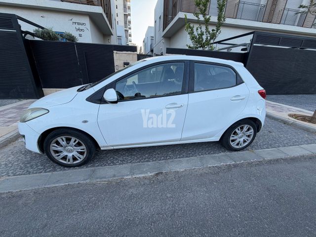 מודעת רכב מאזדה 2