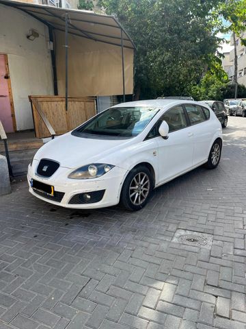מודעת רכב סיאט לאון