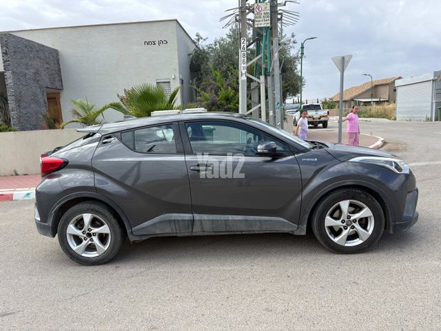 מודעת רכב טויוטה C-HR