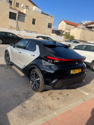 מודעת רכב טויוטה C-HR