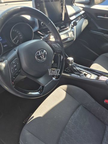 מודעת רכב טויוטה C-HR