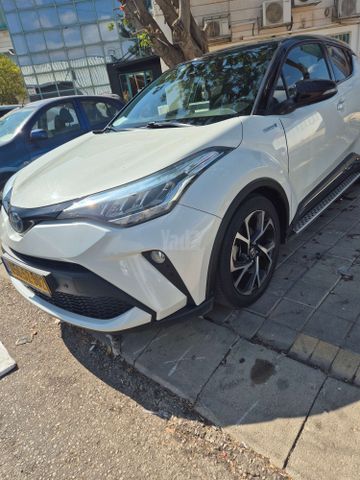 מודעת רכב טויוטה C-HR