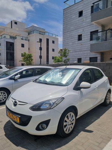 מודעת רכב מאזדה 2