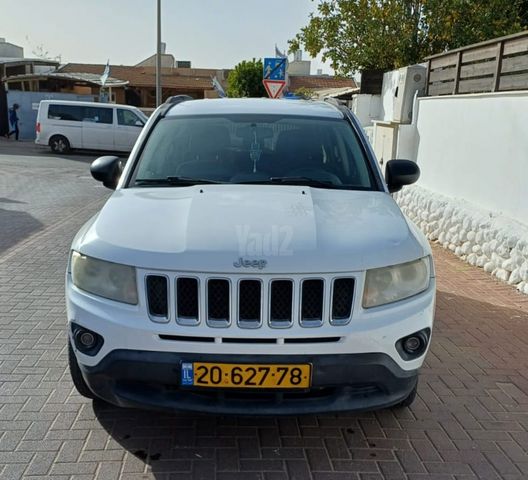 מודעת רכב ג'יפ קומפאס