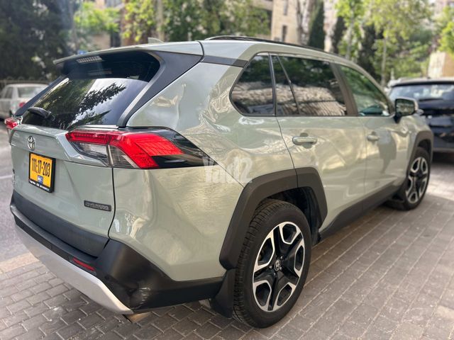 מודעת רכב טויוטה RAV4