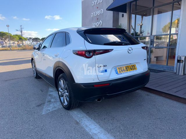 מודעת רכב מאזדה CX-30 2