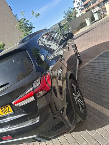 מודעת רכב מיצובישי ASX