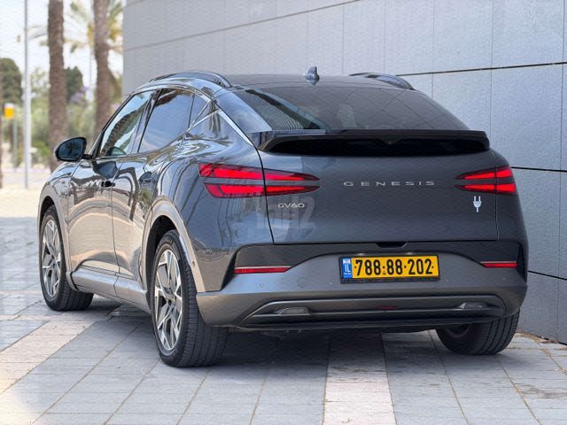 מודעת רכב ג'נסיס GV60