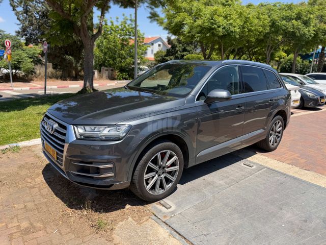מודעת רכב אאודי Q7 1
