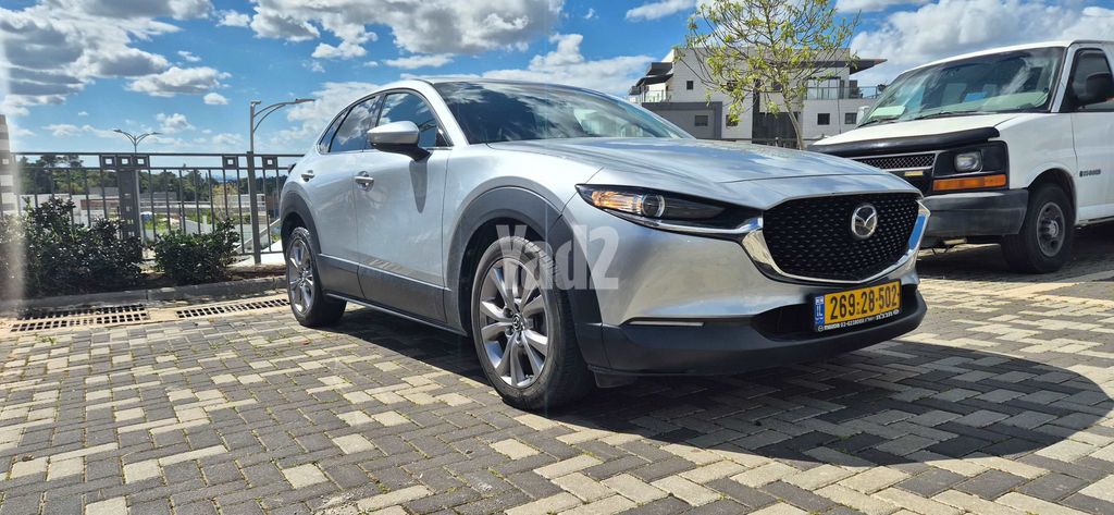 מודעת רכב מאזדה CX-30