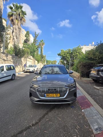 מודעת רכב אאודי E-tron
