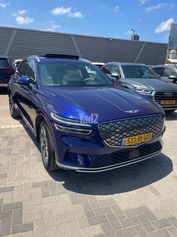 מודעת רכב ג'נסיס GV70