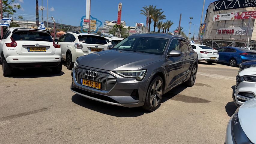 מודעת רכב אאודי E-tron