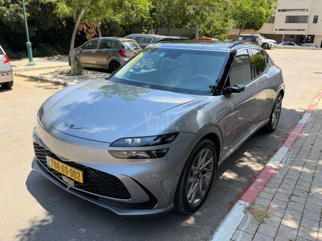מודעת רכב ג'נסיס GV60