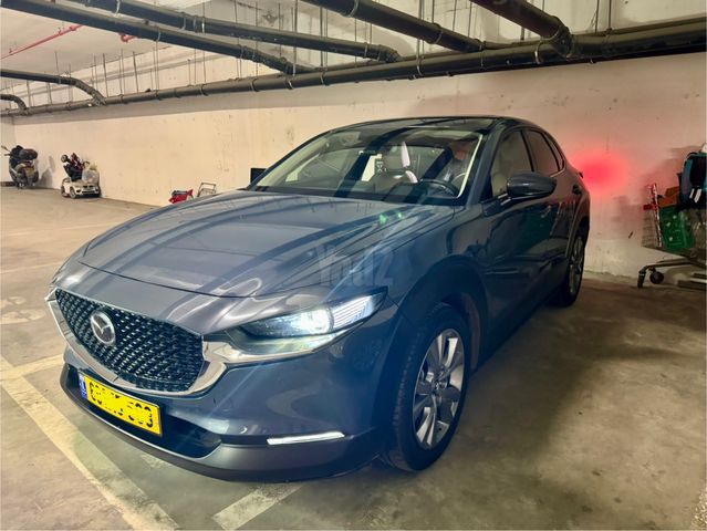 מודעת רכב מאזדה CX-30