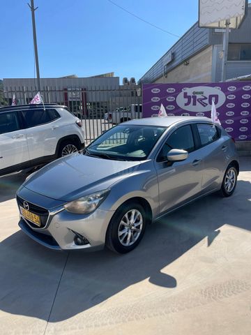 מודעת רכב מאזדה 2