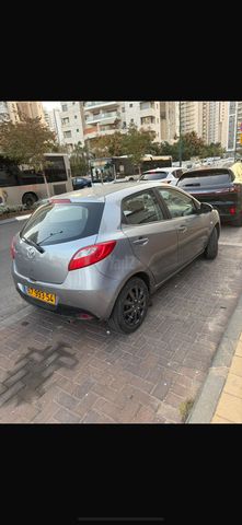 מודעת רכב מאזדה 2 3