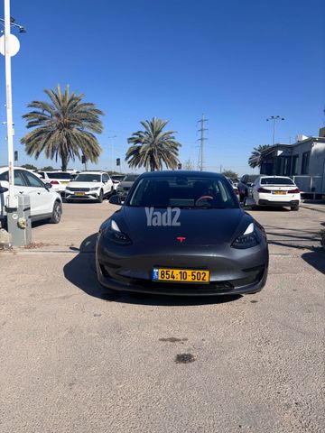 מודעת רכב טסלה מודל 3