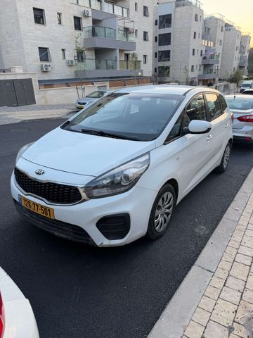 מודעת רכב קיה קארנס